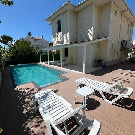 Old House With Pool Villa *